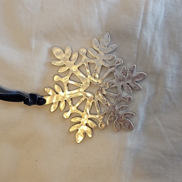 🪅 Snow Flake Christmas Tree Ornament - Picture 3 of 4